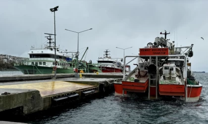 Karadeniz'de kötü hava koşulları balık avcılığını olumsuz etkiliyor