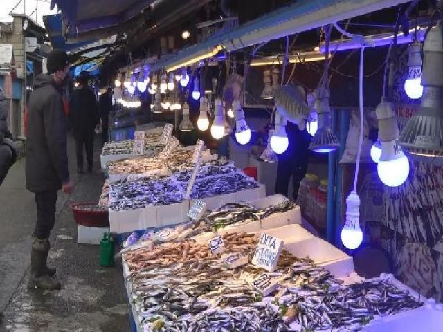 Hamsiye av yasağı gelince balık haline akın ettiler