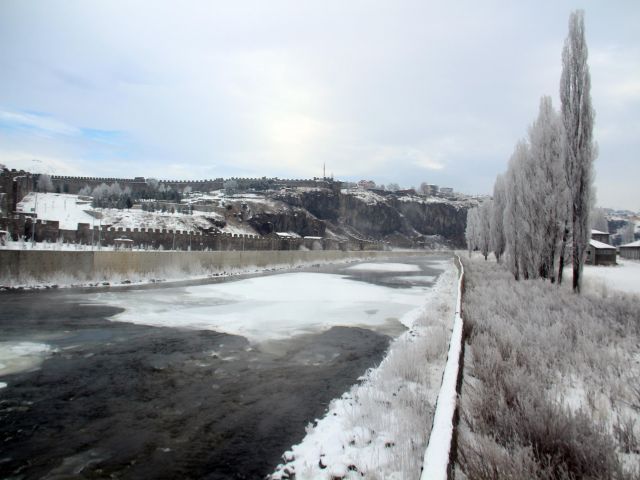 Ardahan eksi 20 ile buz kesti; Kura Nehri kısmen dondu