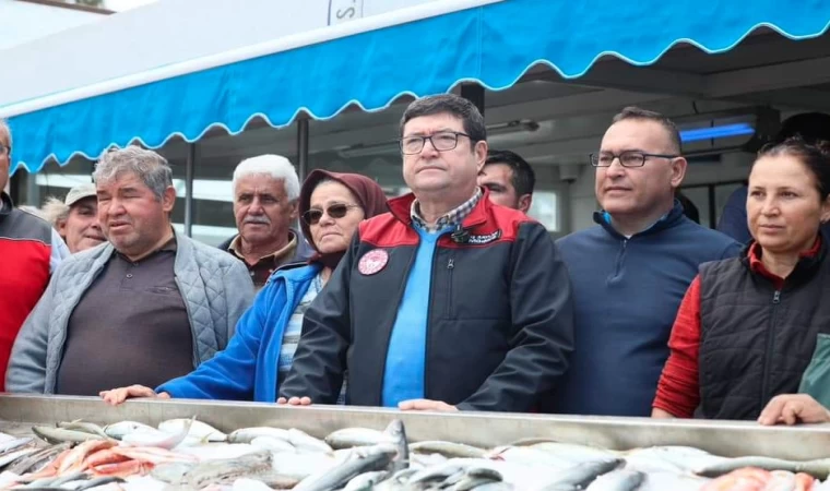 Depremzedeler için Bodrum'da Rekor Balık Mezatı