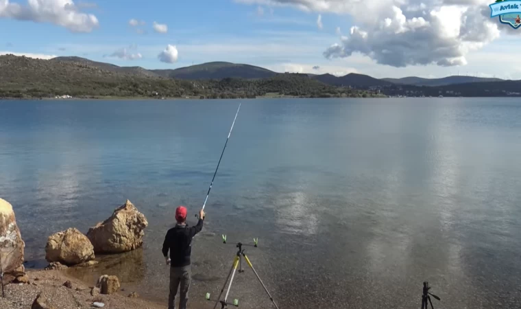 YAĞMUR YAĞDI, BALIK COŞTU!! ÇEŞME'DE YAKALA PİŞİR!!