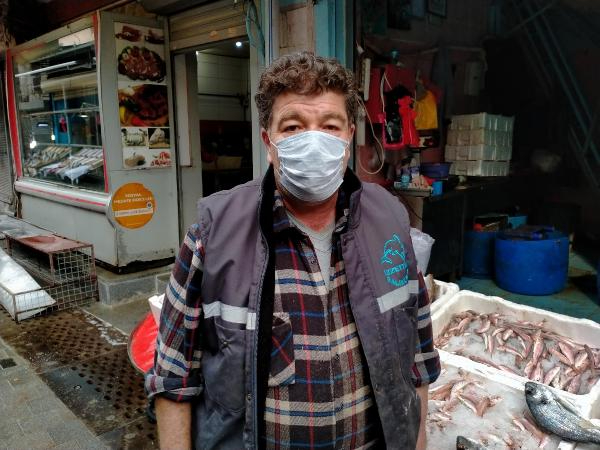 İzmir'de, kısıtlamada açık olan balıkçılara ilgi