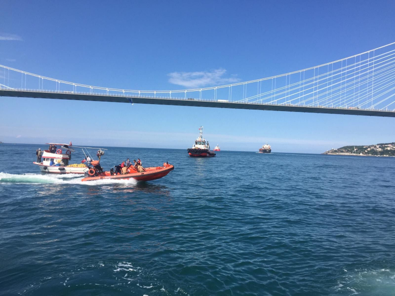 Balıkçı teknesine gemi çarptı