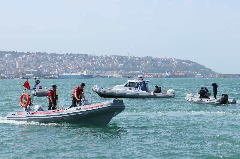 Samsun'da balık ve kurbağa adamlar denizde ve kıyada temizlik yaptı