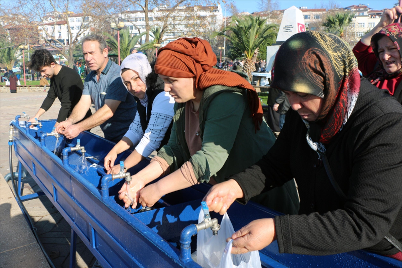Zonguldak'ta hamsi festivalinde 15 ton balık dağıtıldı