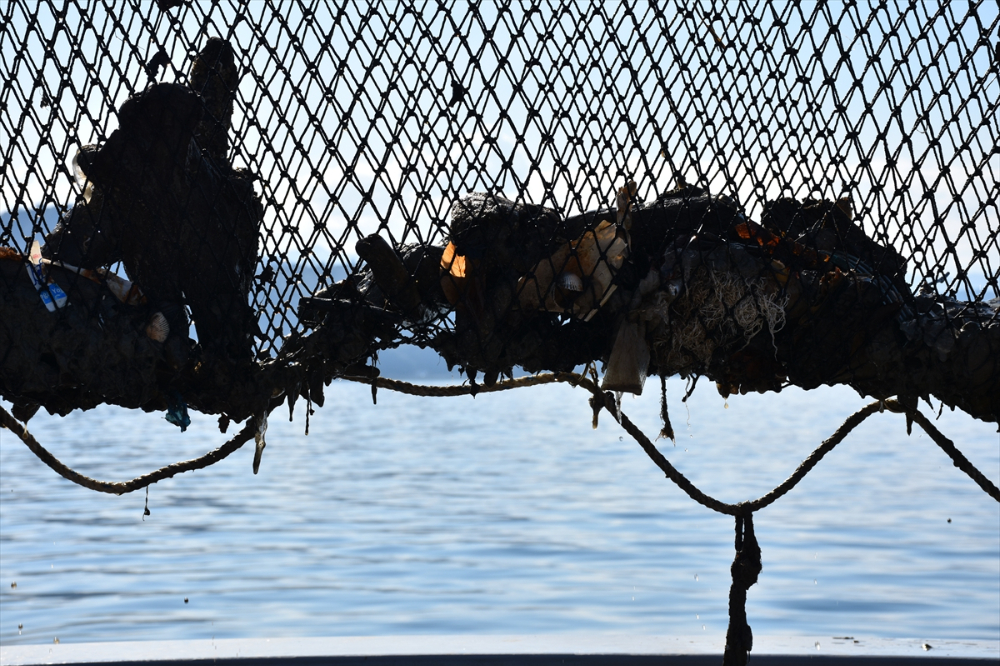 KTÜ'nün deniz çöplerinin azaltılması amacıyla hazırladığı LitOUTer Projesi sona erdi