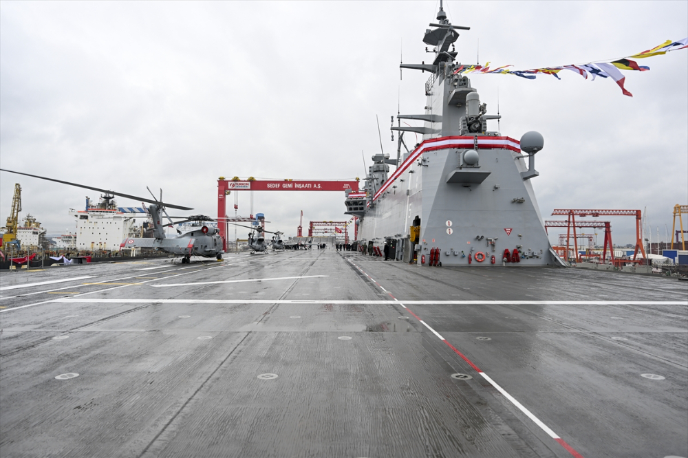 Dünyanın ilk SİHA gemisi TCG Anadolu hizmete girdi