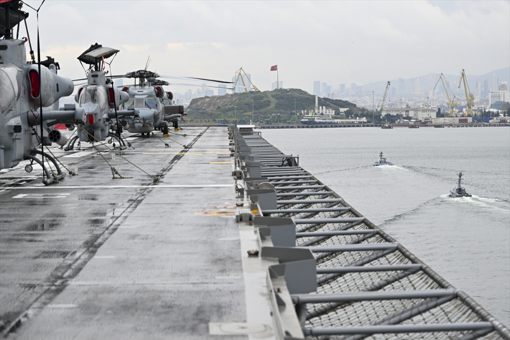 Dünyanın ilk SİHA gemisi TCG Anadolu hizmete girdi