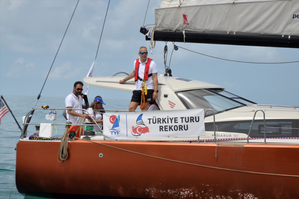 Atilla Gökova ve ekibi "Yelkenliyle Türkiye Turu Rekoru" için denize açıldı