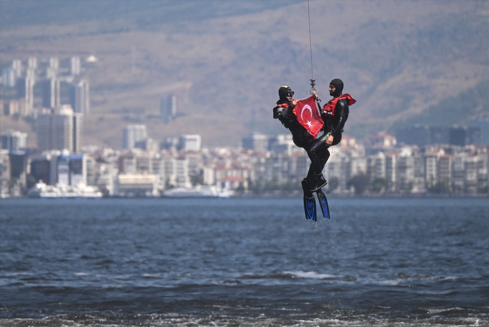 İzmir Körfezi'nde Dünya Çevre Günü temizliği yapıldı