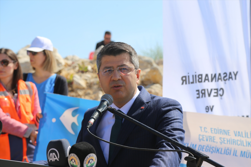 Edirne'de İbrice Limanı'ndan Ege Denizi'ne dalan dalgıçlar dip temizliği yaptı