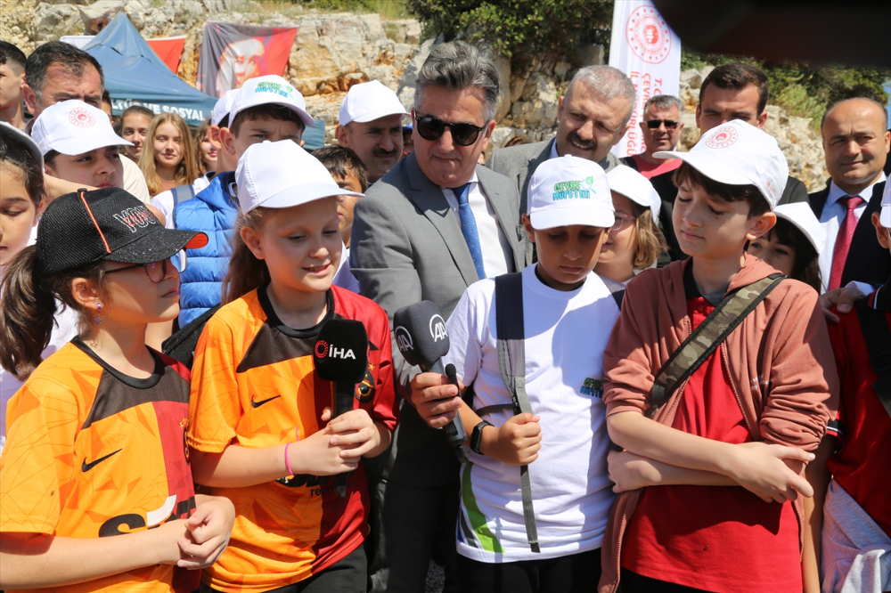 Edirne'de İbrice Limanı'ndan Ege Denizi'ne dalan dalgıçlar dip temizliği yaptı