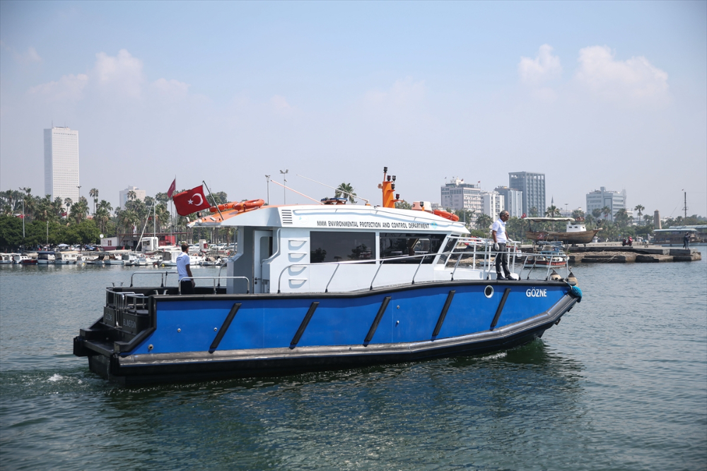Mersin'de deniz temizliği için gemilerin denetlenmesine devam ediliyor