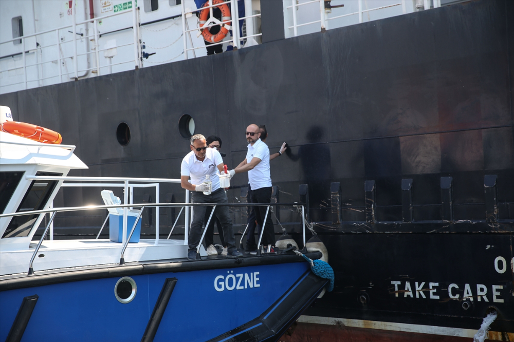 Mersin'de deniz temizliği için gemilerin denetlenmesine devam ediliyor
