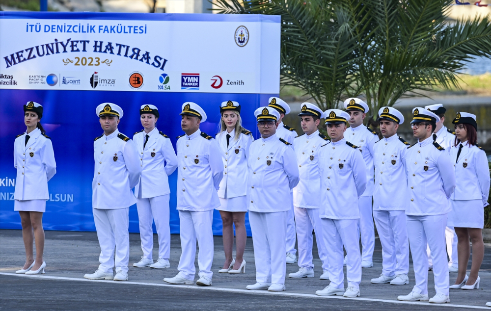 İTÜ Denizcilik Fakültesi mezunları diplomalarını törenle aldı