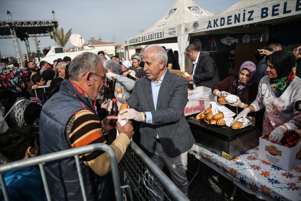 Mersin Karaduvar Balık Festivali'nde 12 ton balık dağıtıldı