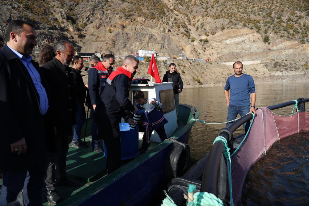 Deriner Barajı'nda yılda 1,4 milyar liralık su ürünleri üretimi hedefleniyor |Balık Haber - Balık TV