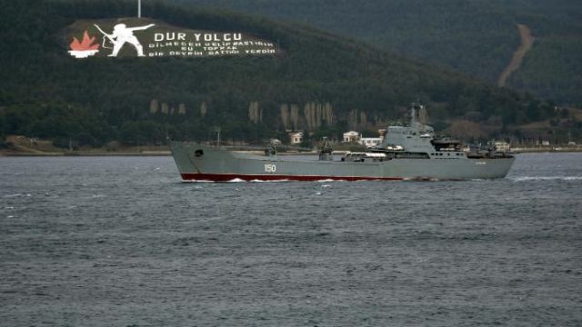 Rus savaş gemisi Çanakkale Boğazı’ndan geçti