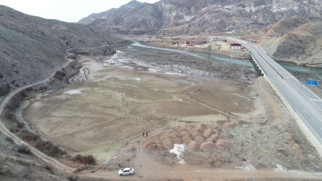 Kelkit Çayı'nın suyu, yetersiz yağış ve yanlış sulamadan azaldı
