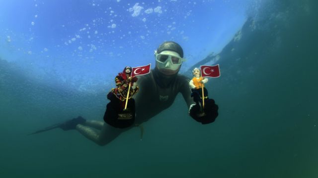 Milli sporcudan Sivas'ta 'Kadınlar Günü' dalışı