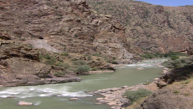 Bayburt'ta günlük 7 bin metreküp nehir suyunu temizleyen tesis çiftçinin yüzünü güldürdü
