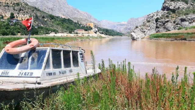Atık sular, kuraklık ve HES; Kemaliye'de su sporlarına gölge düşürdü