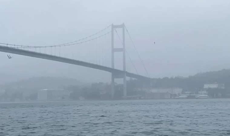 İstanbul Boğazı'nda hafif sis etkili oluyor