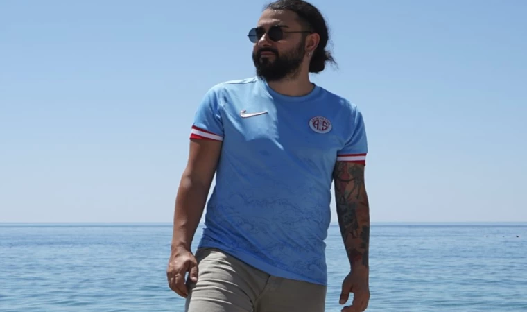Antalyaspor'dan çevre ve deniz kirliliğine dikkat çekmek için mavi forma
