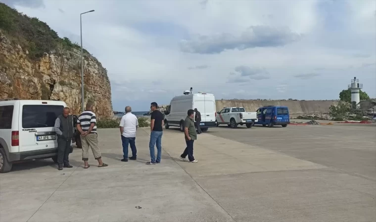 Alabora Olan Tekneden Bir Balıkçı Kayboldu