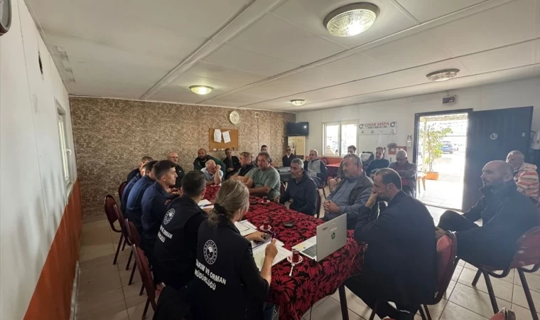 Lapseki'de balıkçılarla mevzuat bilgilendirme toplantısı yapıldı