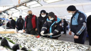 Kartal Belediyesi’nden balık tezgâhlarına denetim