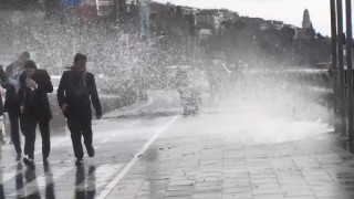 Üsküdar sahilde dev dalgalar