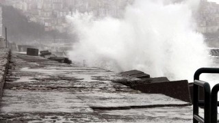Zonguldak'ta dalgaların boyu 5 metreyi buldu