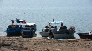 Balıkçıların dondurucu soğukta zorlu mesaisi