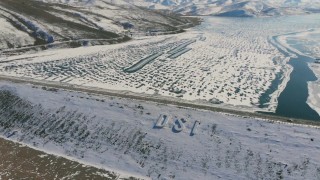 Bayburt'ta dondurucu soğuklarda baraj gölü buz tuttu
