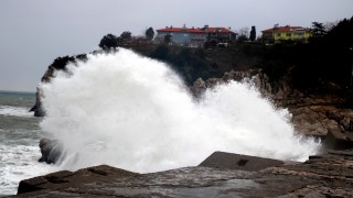 Zonguldak'ta denizde dalgalar oluştu