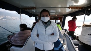 Hobisini mesleğe dönüştüren kadın girişimci Gemlik Körfezi'nde olta turu teknesi işletiyor