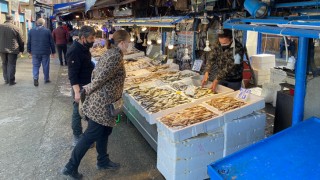 Trabzon'da balıkçı tezgahlarında hamsinin yerini diğer çeşitler aldı