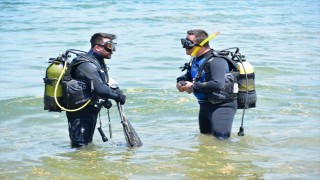 Bursa'da dalgıçlar denizde çöp temizliği yaptı