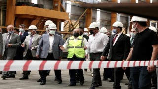 Bakan Varank, Yalova'da imal edilecek dünyanın en büyük canlı balık taşıma gemisinin ilk kaynağını yaptı