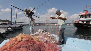 İstanbullu balıkçılar "vira bismillah" demek için gün sayıyor