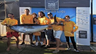 İzmir'de açık deniz balıkçılık turnuvası sona erdi