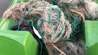 Çorum'da baraj gölünde bulunan 3 bin metre sahipsiz balık ağına el konuldu