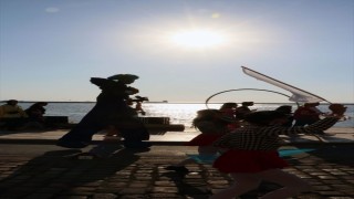 İzmir'de "Kartondan Tekneler Yarışması" düzenlendi