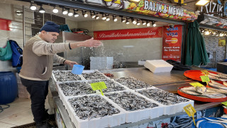 Trabzon'da hamsinin kilogramı 30-35 liradan satılıyor