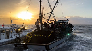 İzmir'de yasa dışı avlanan teknedeki balıkçılara ceza