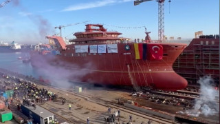 Jan Maria balıkçı gemisi suyla buluştu