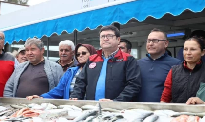Bodrum'da mezatla satılan balıklardan elde edilen gelir depremzedelere bağışlandı