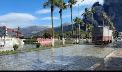Hatay İskenderun'da depremin ardından deniz seviyesi yükseldi