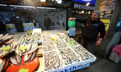 Karadenizli balıkçıların tezgahları ramazanın ilk gününde şenlendi